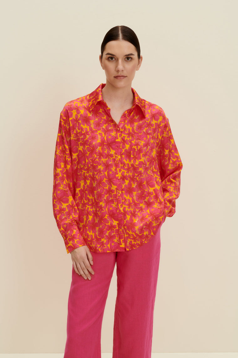 Oversized silk shirt in Hibiscus Print