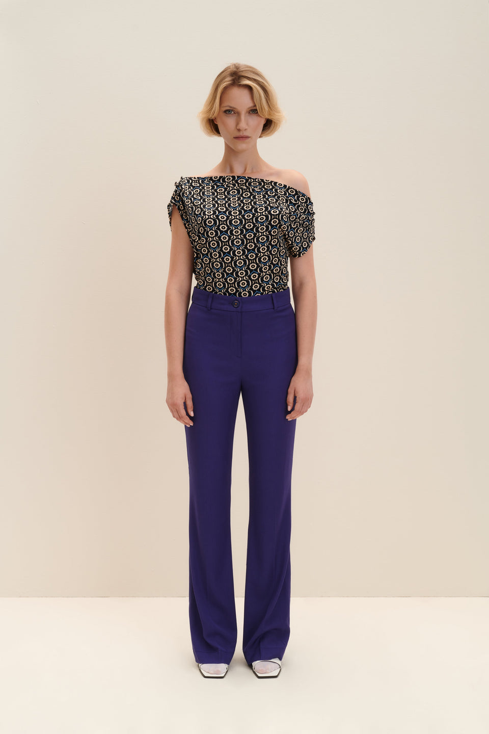 Tailored pants in Persian Indigo